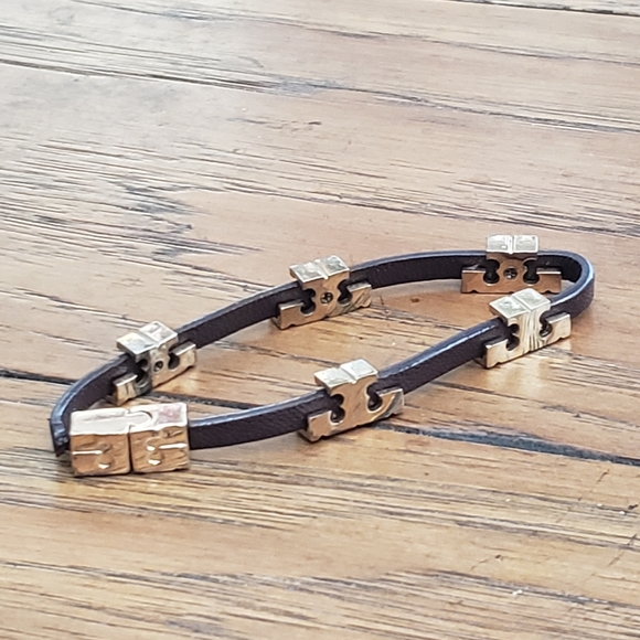 Tory Burch Serif T Brown Leather Bracelet - Picture 10 of 11